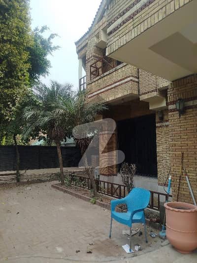 666 Sq Yards Beautiful House For Rent In F-11 With 5 Bedrooms
