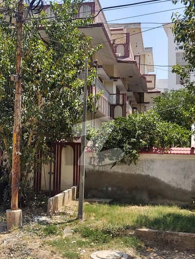 400 yds Well Maintained House G+2 House