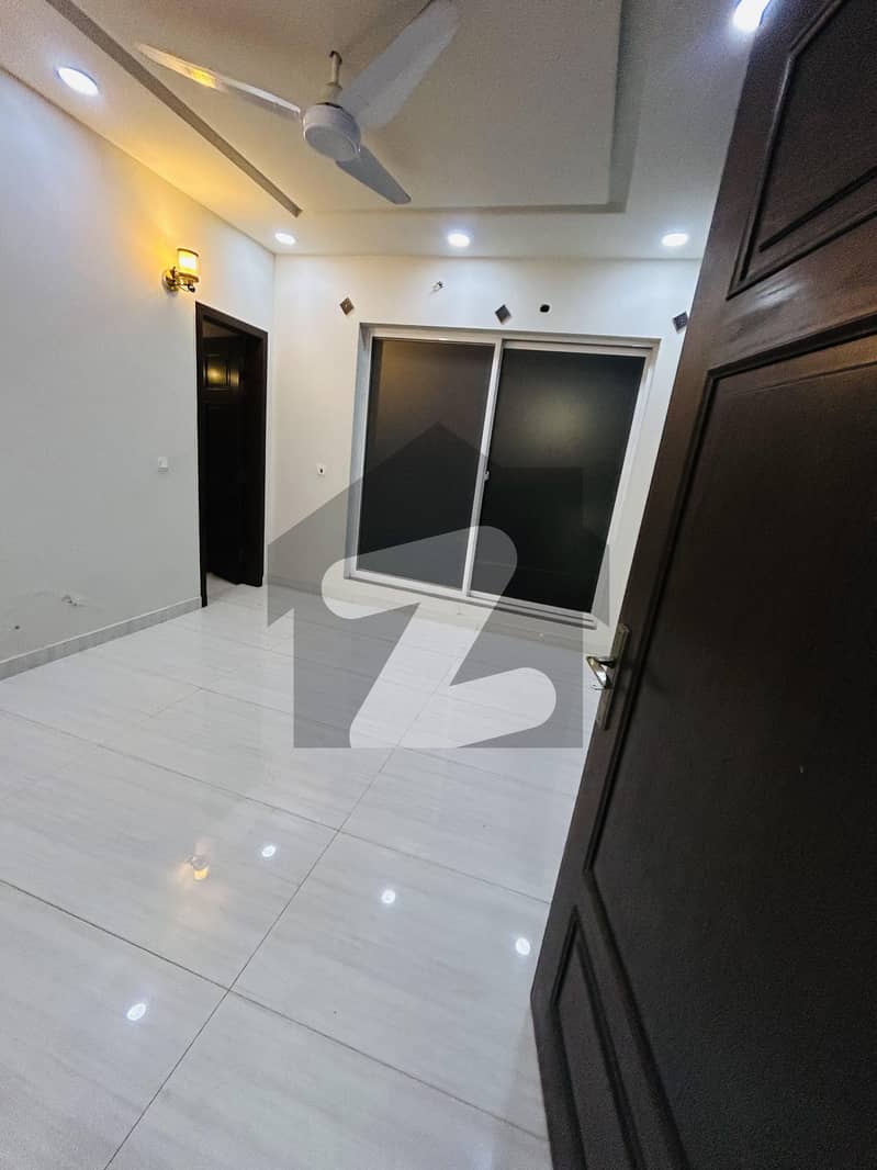 8 marla brand new house