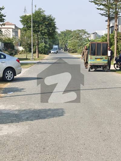 ڈی ایچ اے فیز 6 - بلاک ای فیز 6,ڈیفنس (ڈی ایچ اے),لاہور میں 1 کنال رہائشی پلاٹ 5.4 کروڑ میں برائے فروخت۔