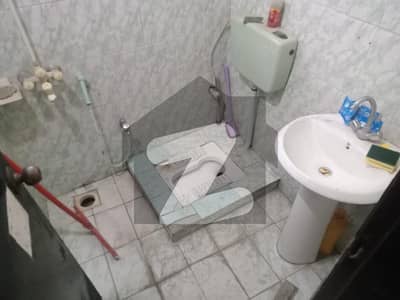 3 Marla Flat 1st Floor For Rent ( For Couple/ For Bleachers )