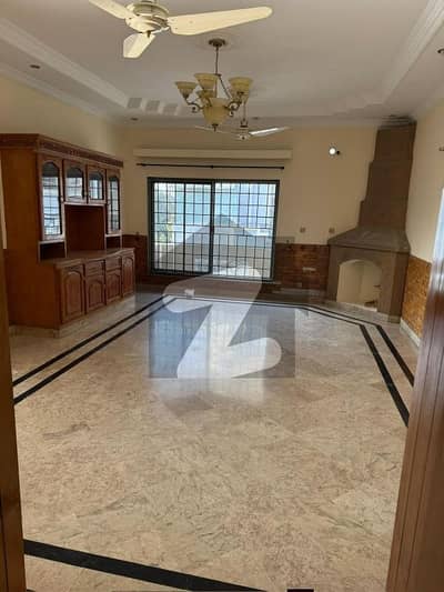 جی ۔ 11 اسلام آباد میں 3 کمروں کا 1 کنال بالائی پورشن 1.6 لاکھ میں کرایہ پر دستیاب ہے۔