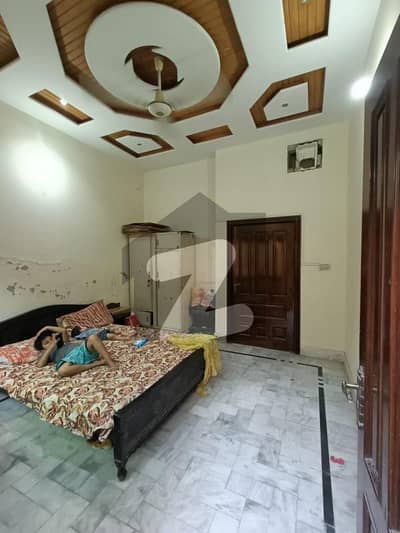 کینال روڈ فیصل آباد میں 6 کمروں کا 11 مرلہ مکان 3.75 کروڑ میں برائے فروخت۔