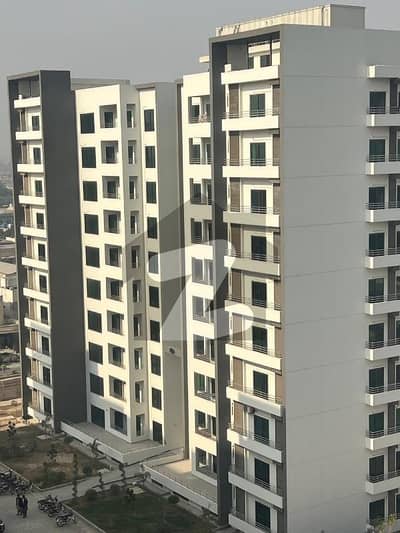 عسکری 10 عسکری,لاہور میں 4 کمروں کا 12 مرلہ فلیٹ 3.95 کروڑ میں برائے فروخت۔ عسکری 10 عسکری,لاہور میں 4 کمروں کا 12 مرلہ فلیٹ 3.95 کروڑ میں برائے فروخت۔