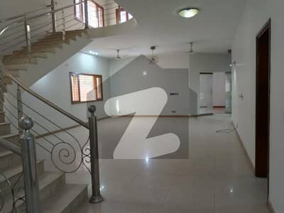 BUNGALOW AVAILABLE FOR RENT PRIME LOCATION OFF DHA PHASE 5