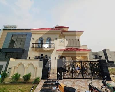 10 Marla House for sale in Paragon City wood