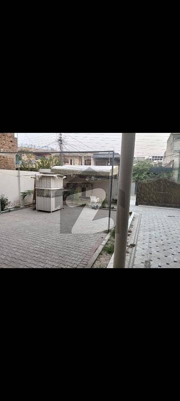 خیابان صادق سرگودھا میں 3 کمروں کا 10 مرلہ مکان 2.5 کروڑ میں برائے فروخت۔