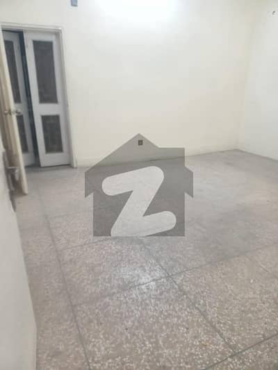 Building available for rent in commercial market