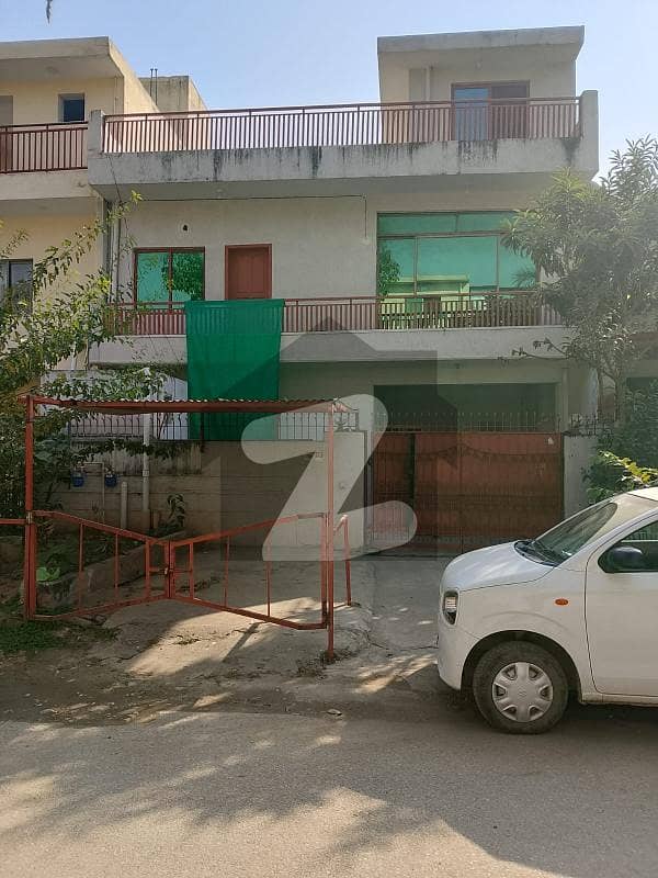 Old construction house in livable condition. Old construction house in livable condition.