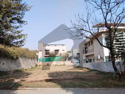 PRIME LOCATION ONE KANAL PLOT AVAILABLE FOR SALE DHA PHASE 1