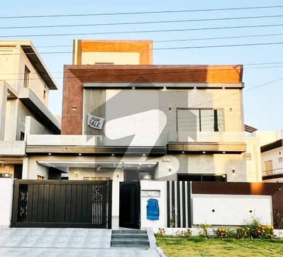 سینٹرل پارک ہاؤسنگ سکیم لاہور میں 5 کمروں کا 10 مرلہ مکان 3.15 کروڑ میں برائے فروخت۔