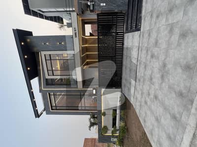 ڈی ایچ اے 9 ٹاؤن ڈیفنس (ڈی ایچ اے),لاہور میں 3 کمروں کا 5 مرلہ مکان 2.0 کروڑ میں برائے فروخت۔