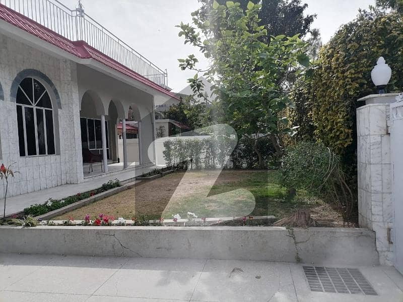 ایف ۔ 10 اسلام آباد میں 5 کمروں کا 1 کنال مکان 4.5 لاکھ میں کرایہ پر دستیاب ہے۔ ایف ۔ 10 اسلام آباد میں 5 کمروں کا 1 کنال مکان 4.5 لاکھ میں کرایہ پر دستیاب ہے۔