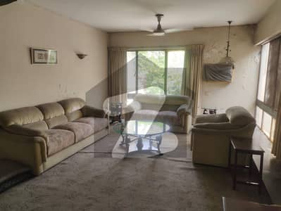 سینٹ جان پارک کینٹ,لاہور میں 4 کمروں کا 1 کنال مکان 7.95 کروڑ میں برائے فروخت۔