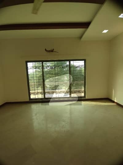 ای ایم ای سوسائٹی لاہور میں 4 کمروں کا 10 مرلہ مکان 1.4 لاکھ میں کرایہ پر دستیاب ہے۔