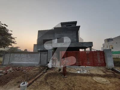 ڈی ایچ اے 11 رہبر لاہور میں 6 کمروں کا 1 کنال مکان 5.5 کروڑ میں برائے فروخت۔