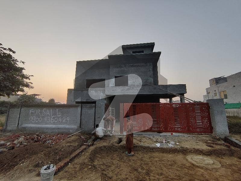 ڈی ایچ اے 11 رہبر لاہور میں 6 کمروں کا 1 کنال مکان 5.5 کروڑ میں برائے فروخت۔ ڈی ایچ اے 11 رہبر لاہور میں 6 کمروں کا 1 کنال مکان 5.5 کروڑ میں برائے فروخت۔