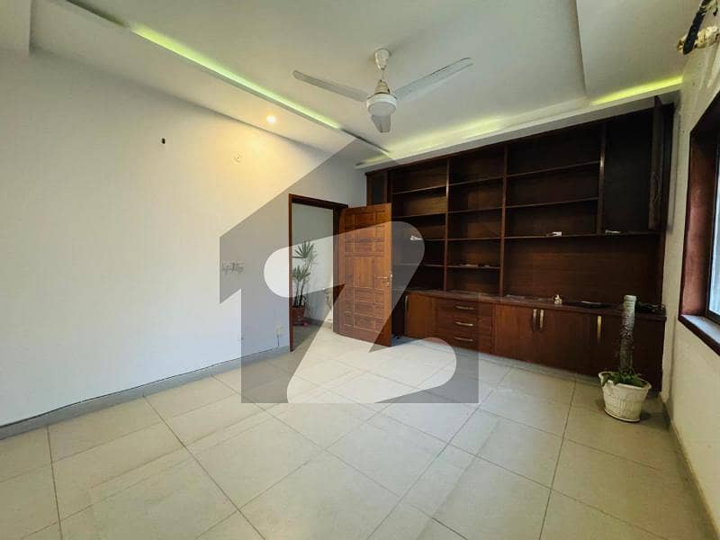 3 Bedroom Upper Portion ava 3 Bedroom Upper Portion ava
