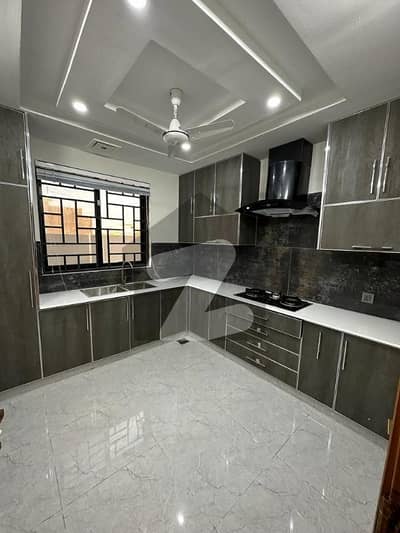 10 Marla Brand New Condition House For Sale 10 Marla Brand New Condition House For Sale