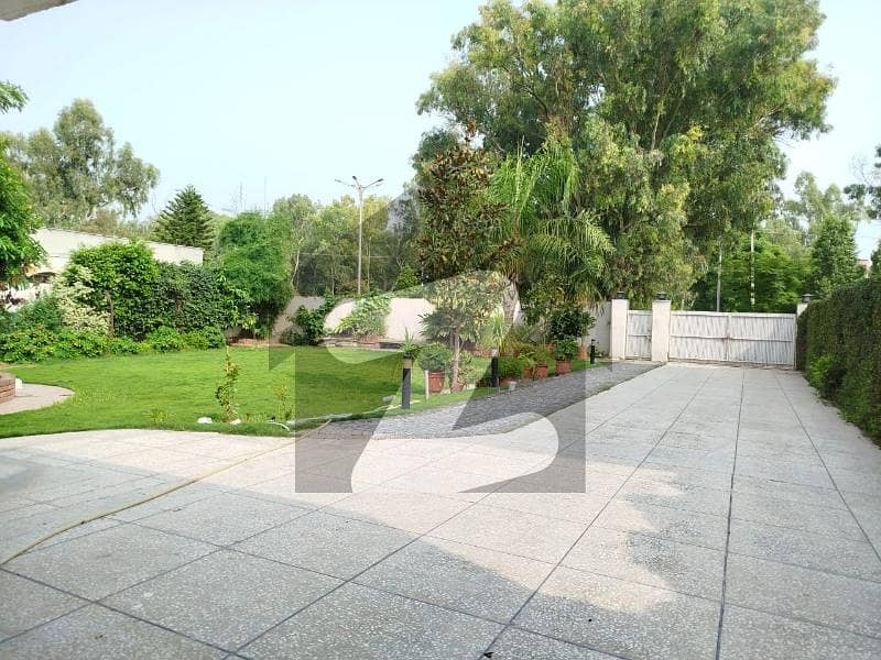 6 Bedroom Triple Storey House With Beautiful Garden 6 Bedroom Triple Storey House With Beautiful Garden