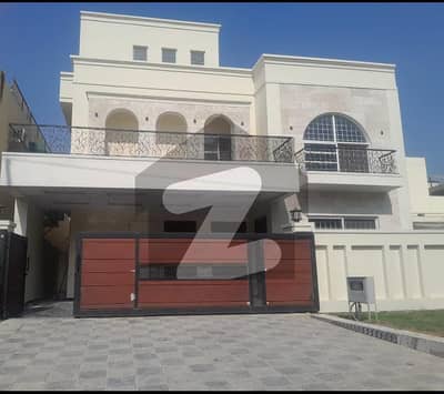 آئی ۔ 8/2 آئی ۔ 8,اسلام آباد میں 6 کمروں کا 14 مرلہ مکان 18.0 کروڑ میں برائے فروخت۔