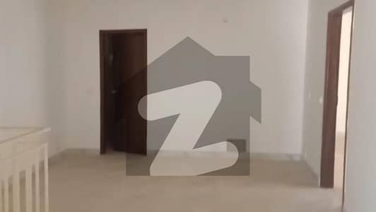 میٹروپولِز ریزیڈینسی جناح ایونیو,کراچی میں 4 کمروں کا 12 مرلہ فلیٹ 3.75 کروڑ میں برائے فروخت۔