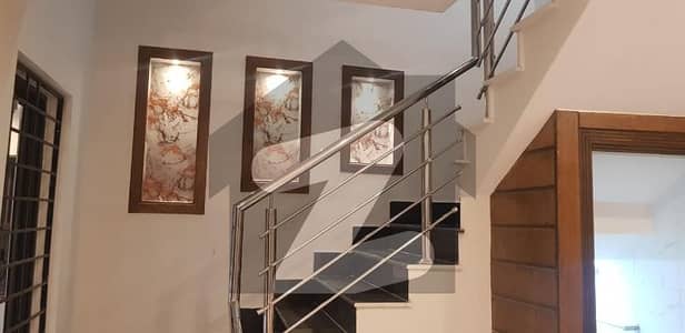 بحریہ ٹاؤن فیز 8 ۔ عثمان بلاک بحریہ ٹاؤن فیز 8 ۔ سفاری ویلی,بحریہ ٹاؤن فیز 8,بحریہ ٹاؤن راولپنڈی,راولپنڈی میں 2 کمروں کا 7 مرلہ زیریں پورشن 43.0 ہزار میں کرایہ پر دستیاب ہے۔