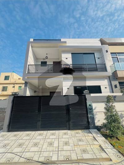 پارک ویو سٹی ۔ روز بلاک پارک ویو سٹی,لاہور میں 4 کمروں کا 5 مرلہ مکان 2.5 کروڑ میں برائے فروخت۔