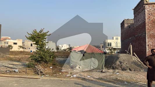 ڈی ایچ اے فیز 7 - بلاک وائے فیز 7,ڈیفنس (ڈی ایچ اے),لاہور میں 10 مرلہ رہائشی پلاٹ 2.45 کروڑ میں برائے فروخت۔ ڈی ایچ اے فیز 7 - بلاک وائے فیز 7,ڈیفنس (ڈی ایچ اے),لاہور میں 10 مرلہ رہائشی پلاٹ 2.45 کروڑ میں برائے فروخت۔