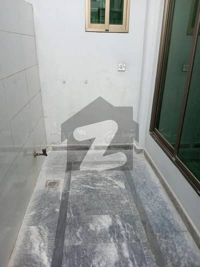 ازمیر ٹاؤن لاہور میں 2 کنال رہائشی پلاٹ 7.85 کروڑ میں برائے فروخت۔