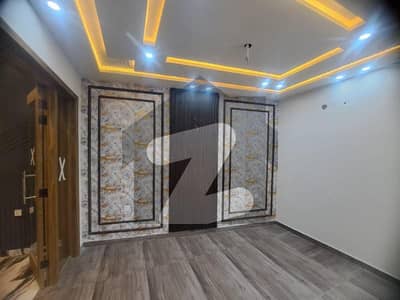 سمندری روڈ فیصل آباد میں 5 مرلہ مکان 2.6 کروڑ میں برائے فروخت۔