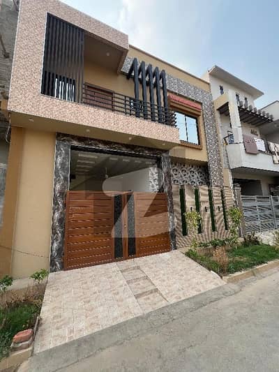 Prime Location In Green Valley Of Faisalabad, A 5 Marla House Is Available