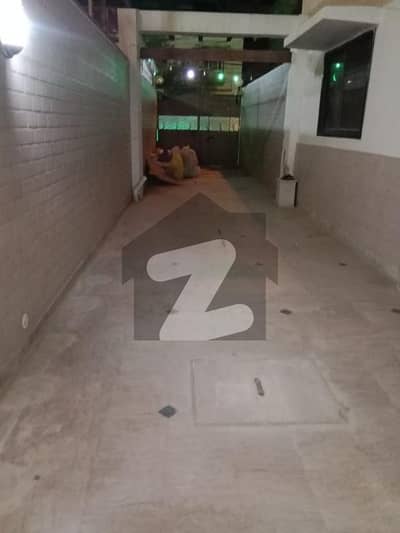 ڈی ایچ اے فیز 4 ڈی ایچ اے ڈیفینس,کراچی میں 4 کمروں کا 12 مرلہ مکان 5.5 کروڑ میں برائے فروخت۔