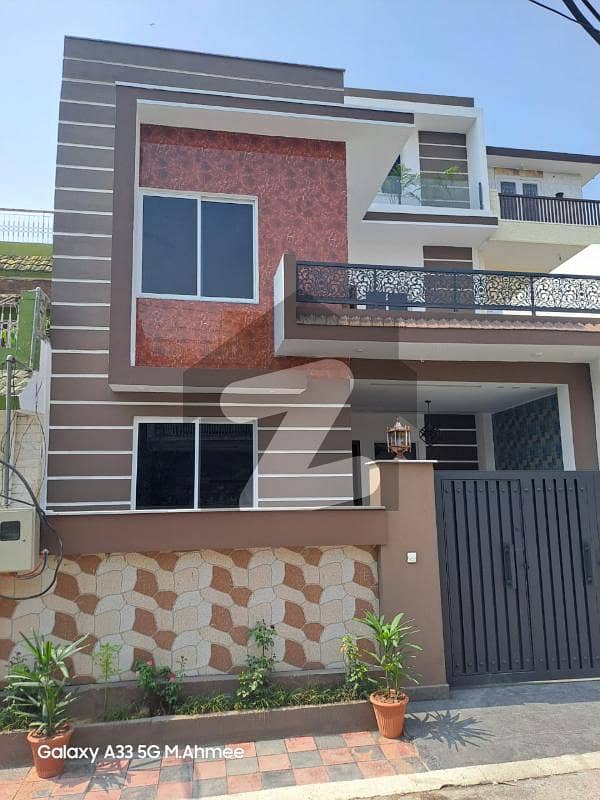 آئی ۔ 10 اسلام آباد میں 6 کمروں کا 6 مرلہ مکان 4.85 کروڑ میں برائے فروخت۔