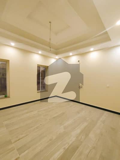 ٹیک ٹاؤن کینال روڈ کینال روڈ,فیصل آباد میں 4 کمروں کا 10 مرلہ مکان 2.25 لاکھ میں کرایہ پر دستیاب ہے۔