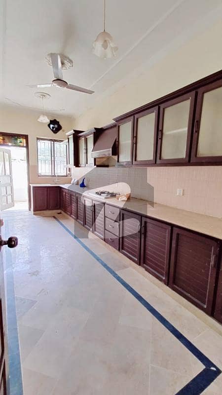 House For Rent In G-13 (10 Marla) House For Rent In G-13 (10 Marla)