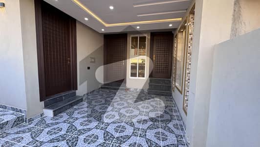 بحریہ ٹاؤن فیز 8 بحریہ ٹاؤن راولپنڈی,راولپنڈی میں 5 مرلہ مکان 2.35 کروڑ میں برائے فروخت۔