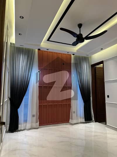 بحریہ ٹاؤن فیز 8 بحریہ ٹاؤن راولپنڈی,راولپنڈی میں 5 کمروں کا 7 مرلہ مکان 2.75 کروڑ میں برائے فروخت۔ بحریہ ٹاؤن فیز 8 بحریہ ٹاؤن راولپنڈی,راولپنڈی میں 5 کمروں کا 7 مرلہ مکان 2.75 کروڑ میں برائے فروخت۔