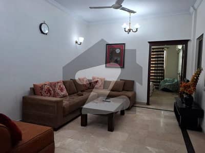 ایف ۔ 11 مرکز ایف ۔ 11,اسلام آباد میں 2 کمروں کا 8 مرلہ فلیٹ 1.3 لاکھ میں کرایہ پر دستیاب ہے۔