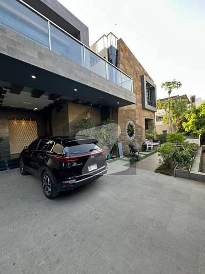 666 Square Yards Well Maintained Bungalow With Basement For Sale At Khayaban-E-Roomi, DHA Phase 8