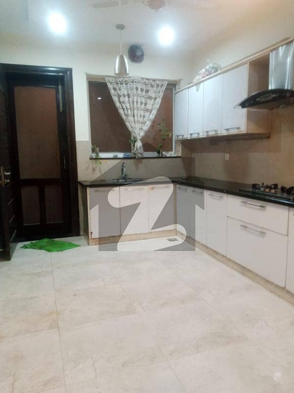 BEAUTIFUL LOCATION BASEMENT FOR RENT