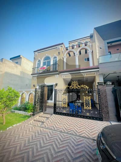 5 Marla Brand New House Available For Sale