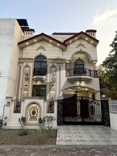 رائل آرچرڈ ملتان پبلک سکول روڈ,ملتان میں 4 کمروں کا 5 مرلہ مکان 2.15 کروڑ میں برائے فروخت۔ رائل آرچرڈ ملتان پبلک سکول روڈ,ملتان میں 4 کمروں کا 5 مرلہ مکان 2.15 کروڑ میں برائے فروخت۔