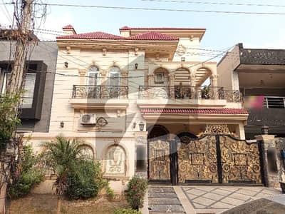 فارمانئیٹس ہاؤسنگ سکیم لاہور میں 6 کمروں کا 10 مرلہ مکان 3.75 کروڑ میں برائے فروخت۔