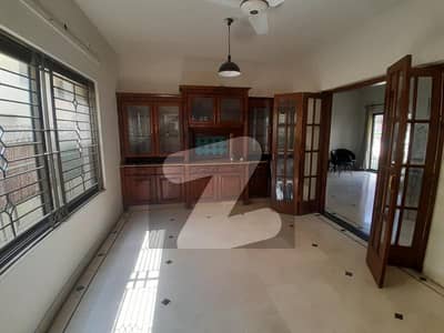 ایف ۔ 7 اسلام آباد میں 5 کمروں کا 2 کنال مکان 5.5 لاکھ میں کرایہ پر دستیاب ہے۔