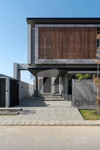 Prime Location House 666 Square Yards For sale In DHA Phase 8