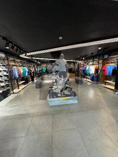 ایم ایم عالم روڈ گلبرگ,لاہور میں 7 مرلہ دکان 8.0 لاکھ میں کرایہ پر دستیاب ہے۔