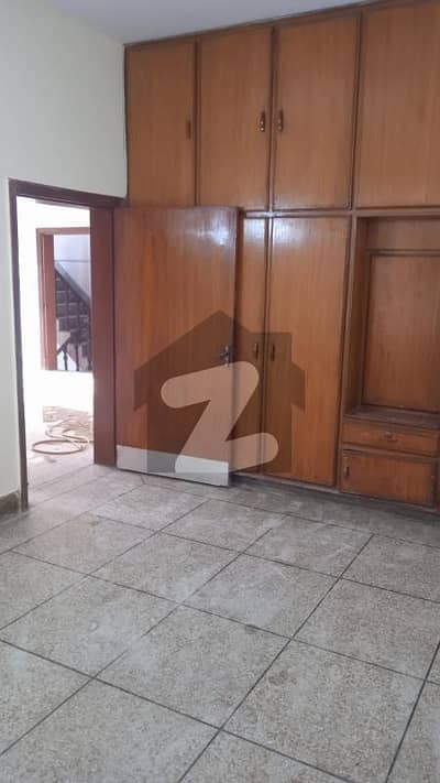 علامہ اقبال ٹاؤن ۔ نرگس بلاک علامہ اقبال ٹاؤن,لاہور میں 2 کمروں کا 10 مرلہ زیریں پورشن 70.0 ہزار میں کرایہ پر دستیاب ہے۔