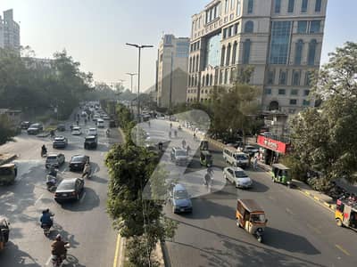 In Gulberg Office Sized 550 Square Feet For Sale