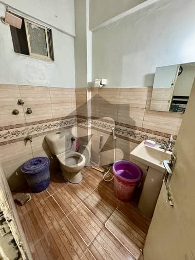 گلستانِِ جوہر ۔ بلاک 17 گلستانِ جوہر,کراچی میں 2 کمروں کا 5 مرلہ فلیٹ 1.25 کروڑ میں برائے فروخت۔